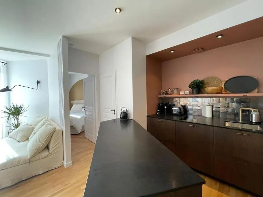 Apartment Marais - Bright One-Bedroom Decorated With Taste Paris France